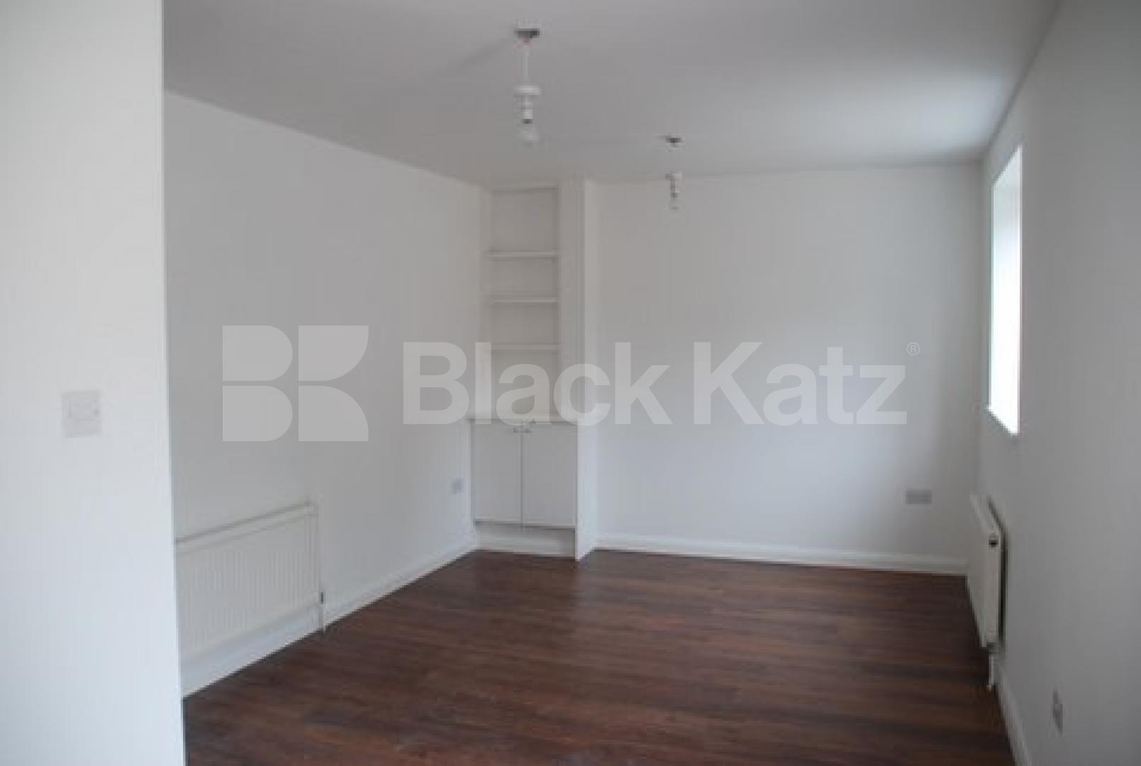 			3 Bedroom, 1 bath, 1 reception Apartment			 Round Hill, Forest Hill